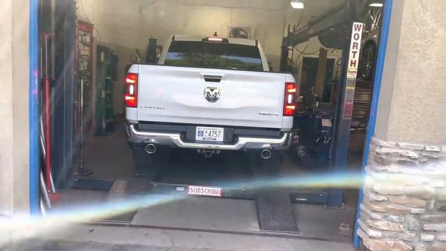 2021 RAM 1500 LIMITED 5.7L HEMI E-TORQUE V8 DOBLE ESCAPE con SILENCIADOR de CARVEN! смотреть онлайн