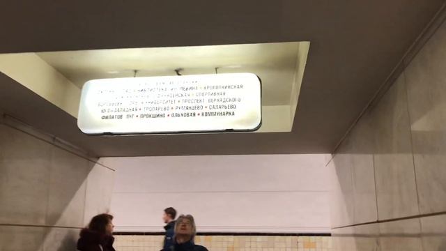 Станция метро «Лубянка» у Никольской улицы и ЦДМ смотреть онлайн