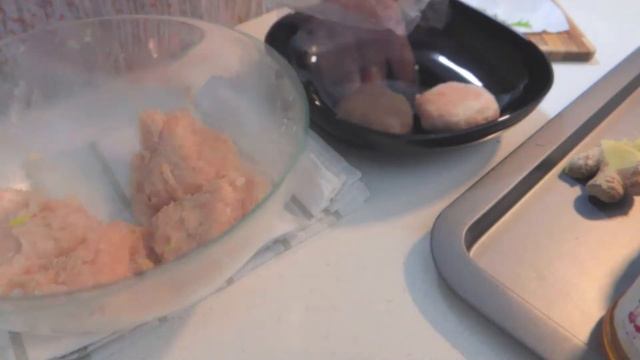 [SUB ON]🇱🇷🇰🇷 Japanese chicken meatballs & Shopping at a Malaysian grocery and cooking lunch box смотреть онлайн