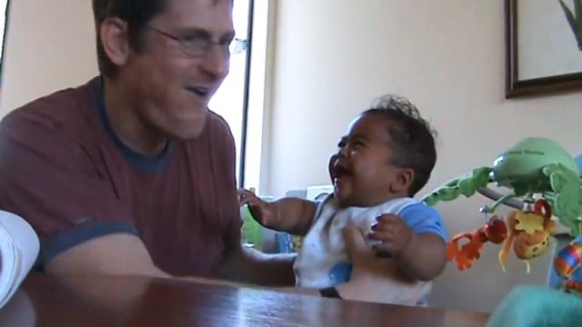 Baby laughing at bubble gum смотреть онлайн