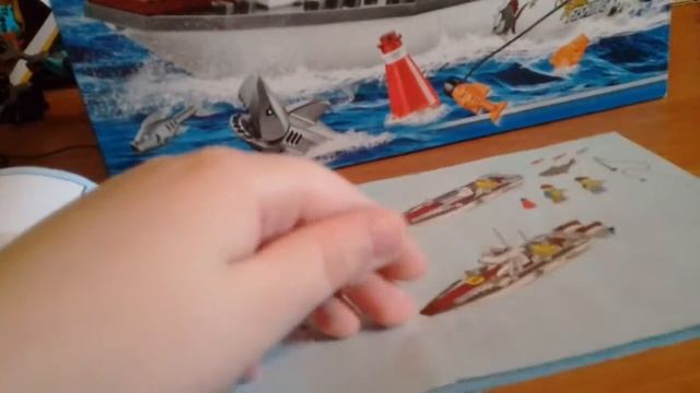 Набор LEGO CITY 60147 Рыболовный катер смотреть онлайн
