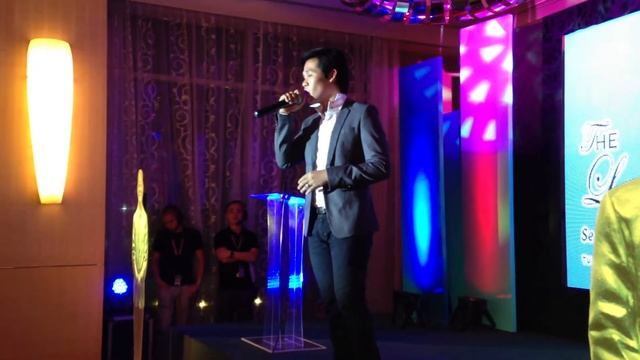 Marcelito Pomoy Sings 'The Prayer' (Celine Dion & Andrea Bocelli)