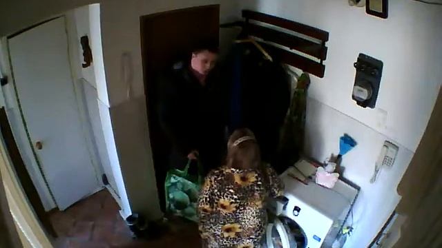 Барыга разводит бабульку смотреть онлайн