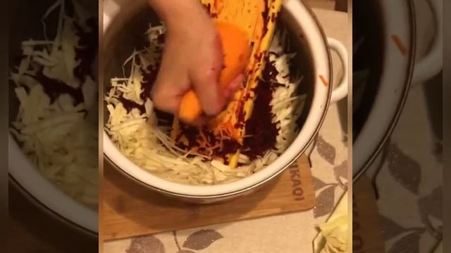 Салат-закуска с капустой, свеклой и морковью смотреть онлайн