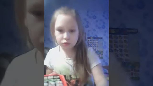 Я пробую роллы☺☺☺