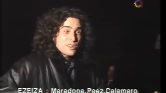 Calamaro y Fito Paez cantan delante de Maradona смотреть онлайн