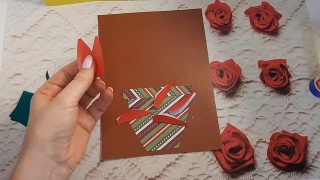 Светлана Тулайкина, воспитатель Школы № 236. Аппликация «Весенний букетик»