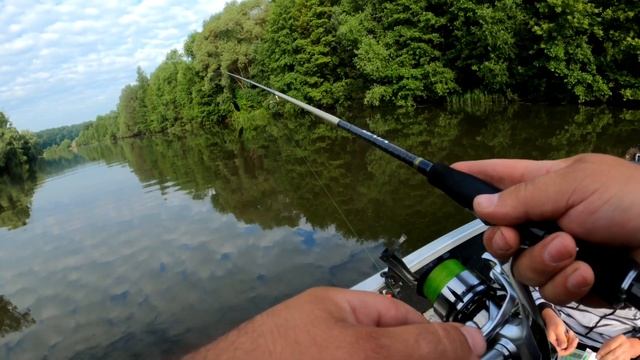 Судак на ДЖИГ летом. Рыбалка с лодки Windboat 4.0 на реке Осетр. смотреть онлайн