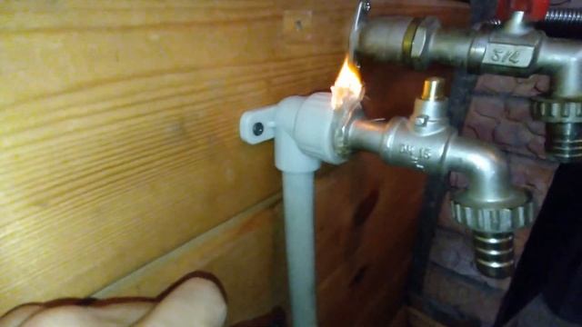 Трубы в бане больше не замерзнут. Поставил сливной кран. Мороз не страшен вода а трубах не замерзне смотреть онлайн