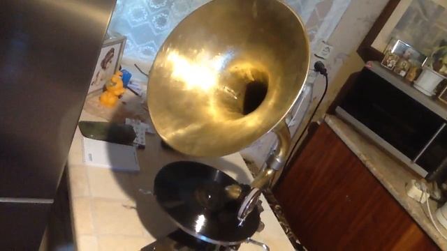 Grammofone с трубой личного производства смотреть онлайн