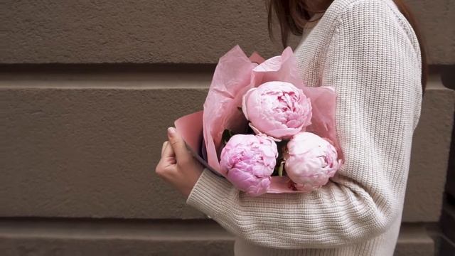 Букет из 3 розовых пионов premium смотреть онлайн