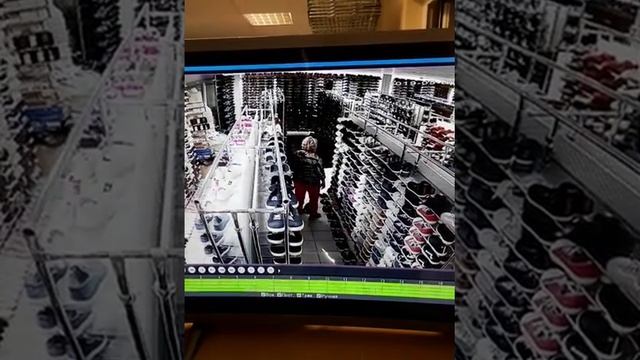 Женщина ворует кеды 30-05-19 18:35 смотреть онлайн