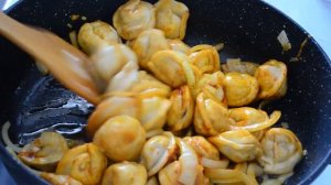 Жареные пельмени с сыром. Это очень вкусно!