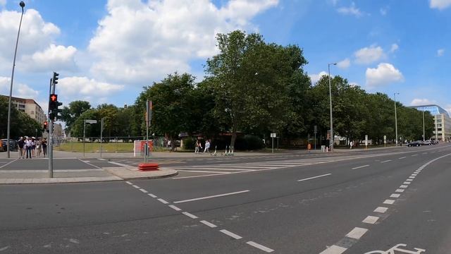 Walking from Alexanderplatz in Berlin to Nikolaiviertel. Berlin online Walking Tour. смотреть онлайн