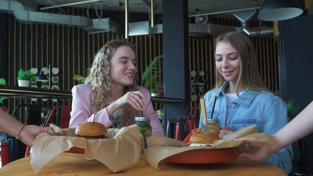 ВСТРЕЧАЙТЕ - ТОРГОВЫЙ ЦЕНТР МОЙ ПОРТ! смотреть онлайн