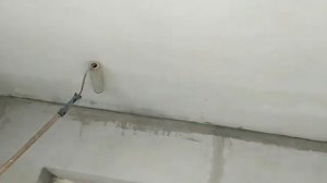 Обязательно грунтуйте между слоями шпаклевки – снято на видео