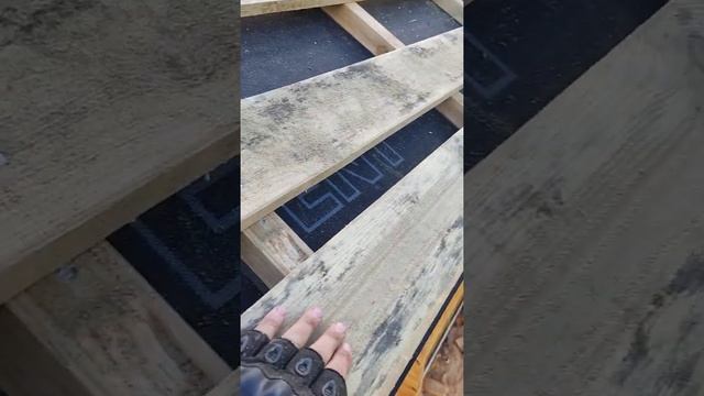 Монтаж обрешотки под металлочерепицу.                       (пирог обрешотки )
