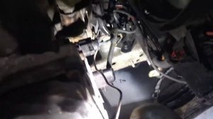 Как открыть капот если слетел трос Volkswagen Jetta.