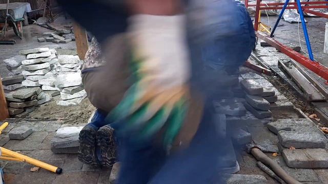 Как уложить брусчатку своими руками Смотрим Фрагмент 1 смотреть онлайн