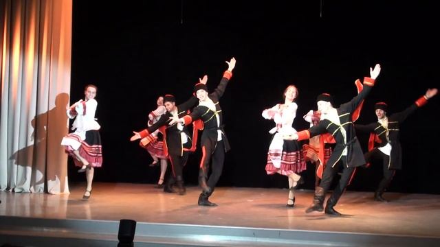 Танцевальная студия "Цветик-Семицветик" с номером "Казачий пляс" (04.03.2020 год) смотреть онлайн