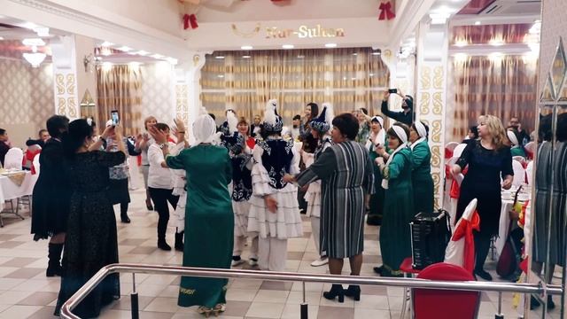 Казахи Саратова открыли ресторан в казахском стиле и назвали его Мейрам-кафе Nur-Sultan (НурСултан) смотреть онлайн