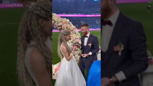 Свадьба на футбольном матче «Зенит» — «Спартак» в Петербурге / Wedding at the football match смотреть онлайн