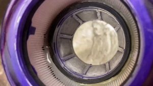 Dyson V11 – How to clean the filter