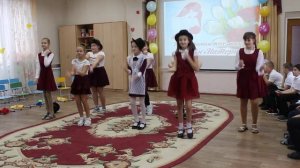 5. Танец девочек «Я такая в маму».