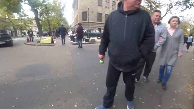 Уличный рынок в Одессе. Все на продажу. смотреть онлайн