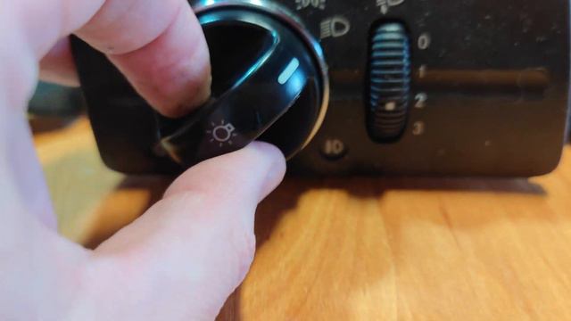 Замена накладки (есть нюансы) на переключателе режимов света Мерседес W211