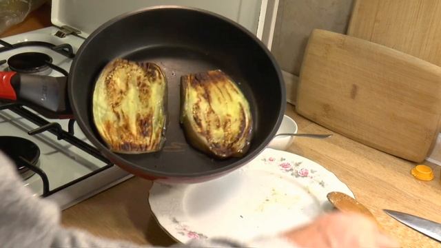 Куриная грудка в ореховом соусе на баклажанных слайсах | Вкусно и сытно! смотреть онлайн