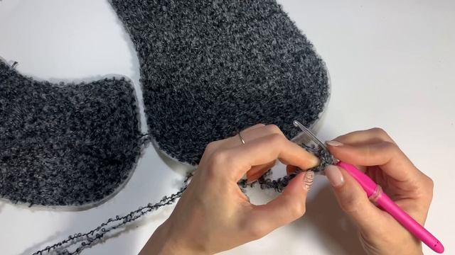 Вязаная сумка крючком на канве из пряжи букле - мастер-класс. Plastic Canvas bag boucle yarn смотреть онлайн