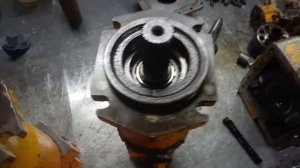 Диагностика гидронасосов минипогрузчика UNC 060, ремонт насосов SPV20 и гидромоторов SMF20