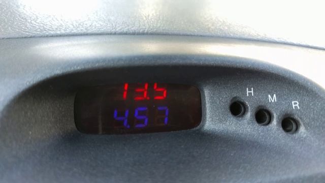 Ampermeter + Voltmeter - Hyundai Accent 2002 (on A Logitech Z5500 Subwoofer)