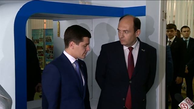 Врио Губернатора ЯНАО Дмитрий Артюхов встретился с первой учительницей смотреть онлайн