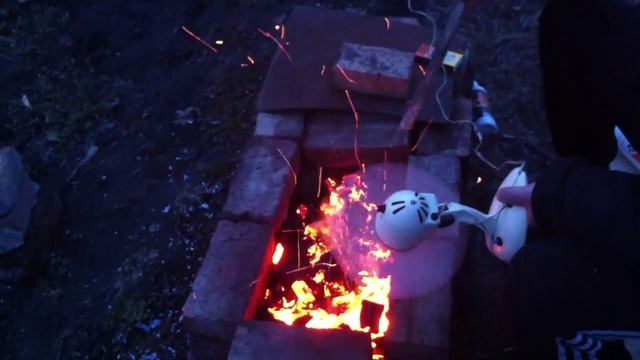 Как правильно разжечь огонь для шашлыков смотреть онлайн