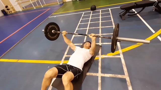 Жим штанги лежа на полу смотреть онлайн