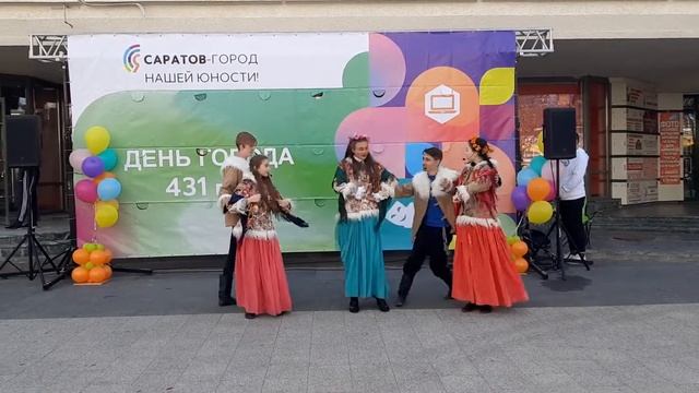 Рубрика «Зимний калейдоскоп» – ансамбль эстрадно-народной песни «ЯРИЛО» – «Ах вы, сени, мои сени» смотреть онлайн