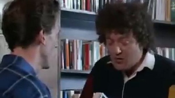 Шоу Фрая и Лори. Возврат книги