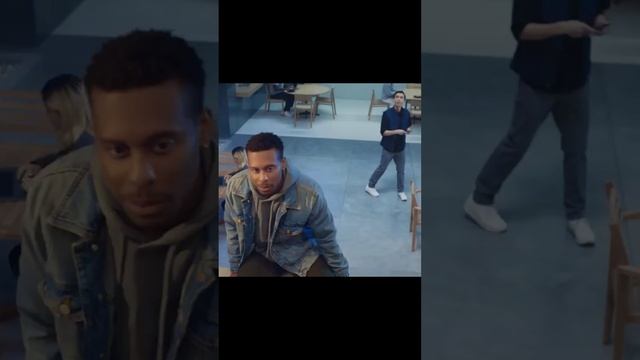 Samsung шуточно высмеял Apple IPhone за отсутствие инноваций #shorts