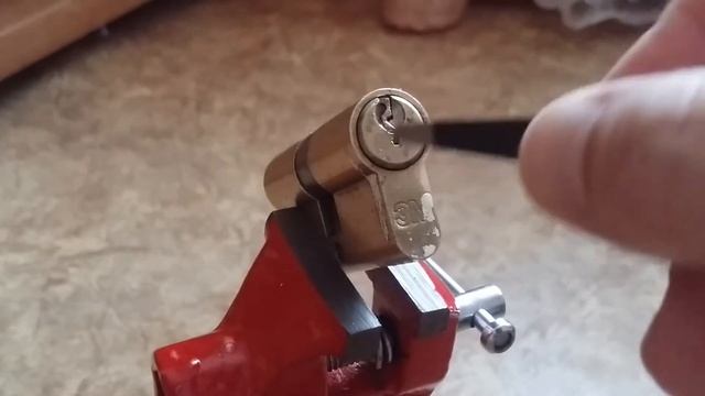 [ 14 ] КАК ОТКРЫТЬ АНГЛИЙСКИЙ ЗАМОК ЕСЛИ СЛОМАЛСЯ КЛЮЧ В ЗАМКЕ смотреть онлайн