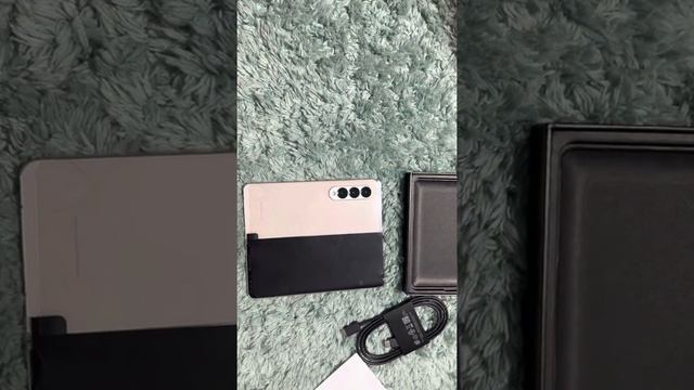 Samsung Galaxy Z Fold 4 смотреть онлайн