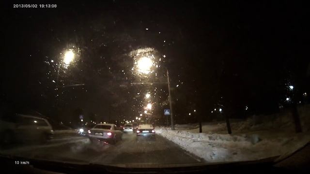 Минск (Minsk). Собака переходит улицу Алибегова по пешеходному переходу (25.01.2016) смотреть онлайн