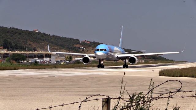 TUI Boeing 757-200 LOW Landing & Takeoff Jetblast at SKIATHOS Airport | Plane Spotting смотреть онлайн