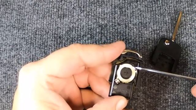 How to replace a 2012 Ford Fusion 4 Button Flip Key Remote Battery смотреть онлайн