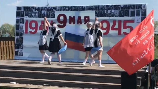 Танец под "Синий платочек" смотреть онлайн