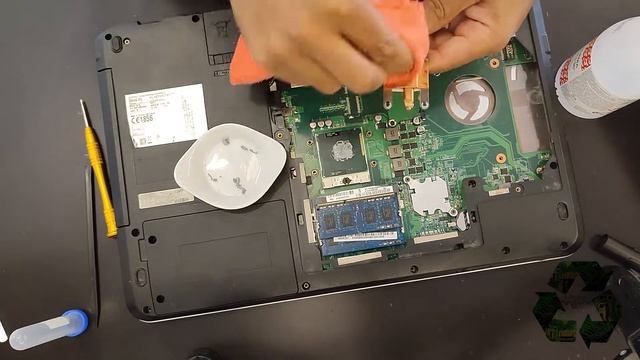 FUJITSU LIFEBOOK AH512