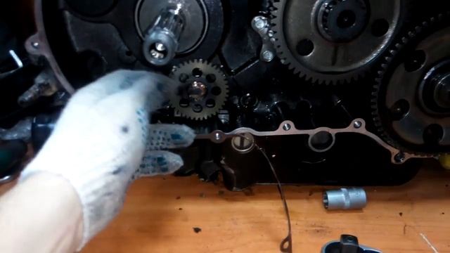 Замена пластиковой шестерни маслонасоса Kawasaki vn 1500 без разбора двигателя смотреть онлайн