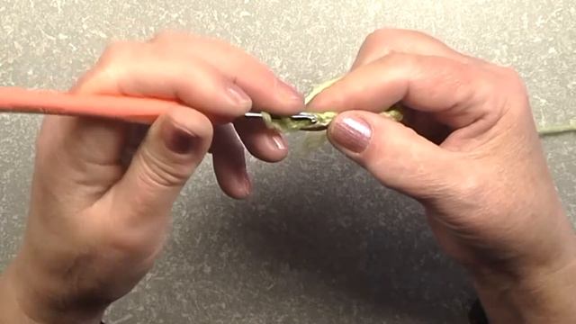 Полустолбик с накидом для левшей.Вязание крючком.Crochet for beginners(left-handed) смотреть онлайн