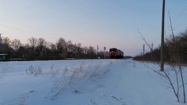 2ТЭ10М-0906 следует резервом по перегону Ратат-Мелеуз смотреть онлайн